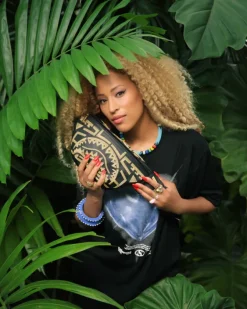 A.I.8 AFRICAN INTELLIGENCE PATH TO THE FUTURE II SAVVY CROSSBODY