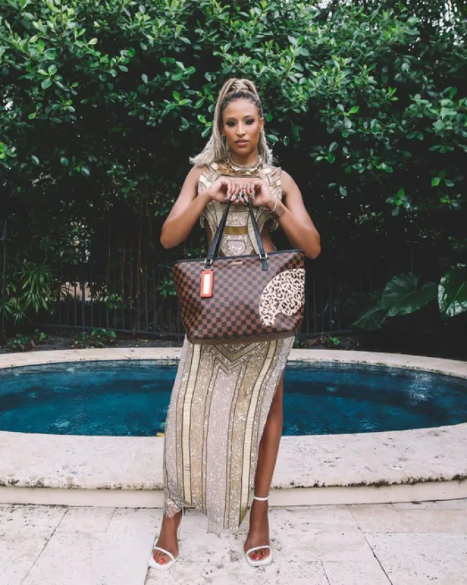 A.i.3 THE LEGACY TOTE