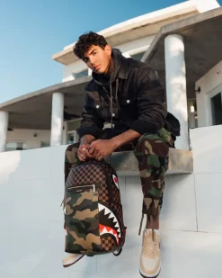 EXTERIOR GOLD ZIP POCKET SHARKS IN PARIS BACKPACK (DLXV)