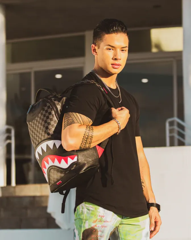 HENNY AIIR TO THE THRONE BACKPACK (DLXV)