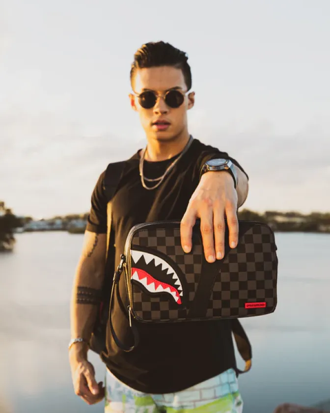 HENNY AIIR TO THE THRONE TOILETRY BAG