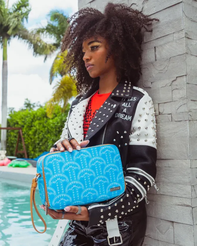 ILLUCHAINS TURQ TOILETRY BAG