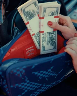 SHARK CHECK (BLUE) TOILETRY