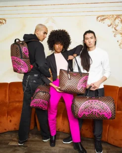 THE ARTISTS TOUCH DUFFLE